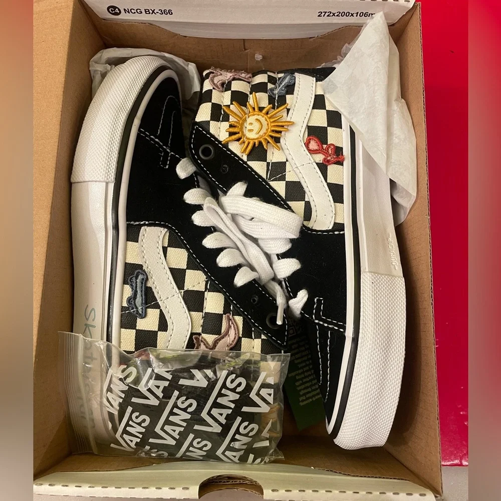 Vans skate sk8-Hi  skate is tan checkerboard VNOA5FCC89C size 4.0 M for boy - Picture 2 of 12